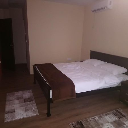 Hostel Prenociste Hrast Paraćin Exteriér fotografie