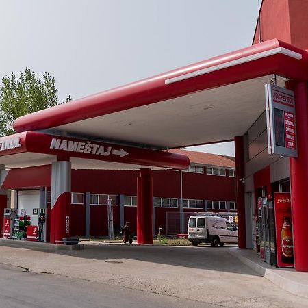 Hostel Prenociste Hrast Paraćin Exteriér fotografie