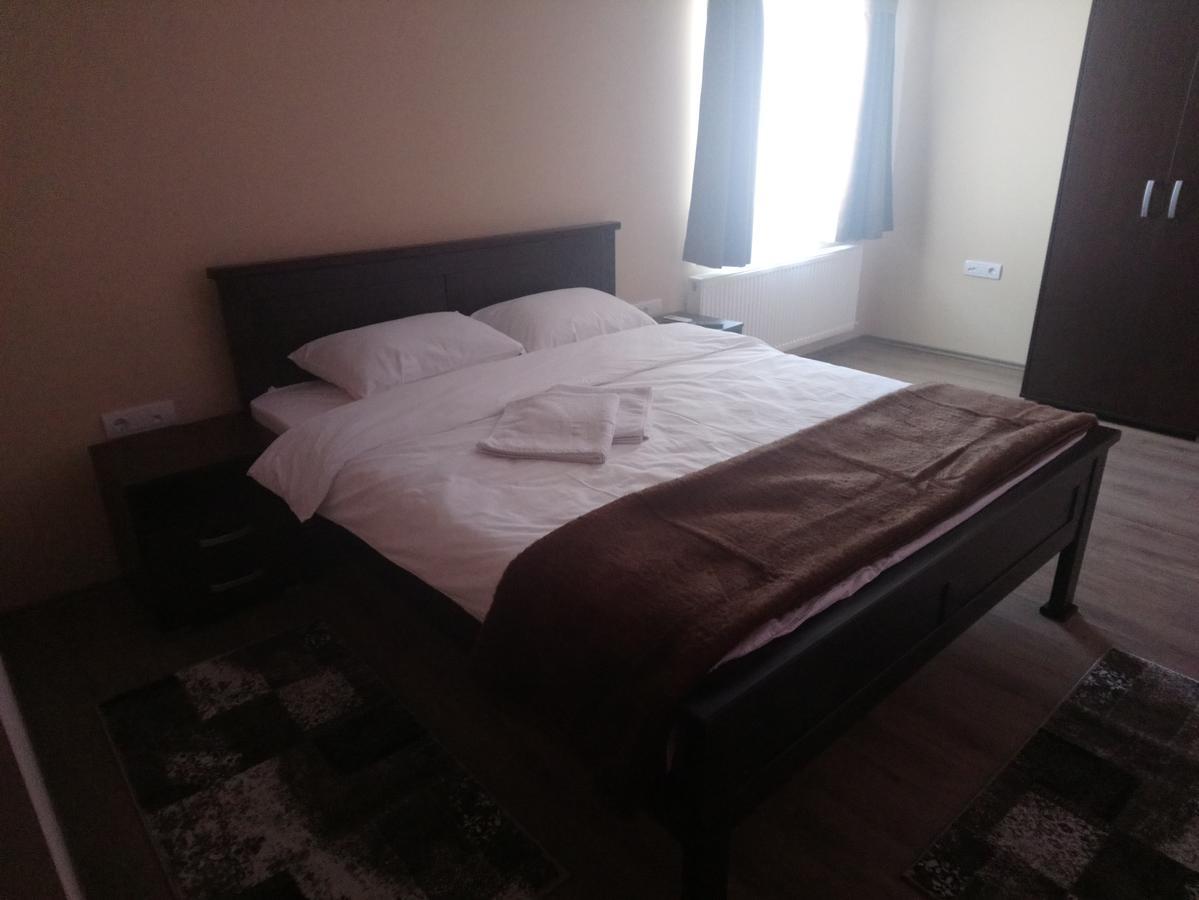 Hostel Prenociste Hrast Paraćin Exteriér fotografie