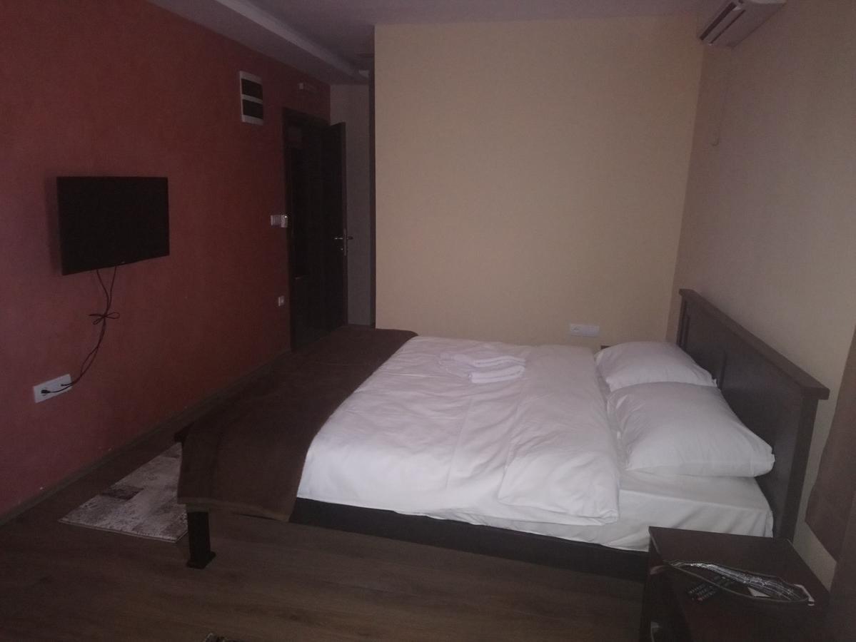 Hostel Prenociste Hrast Paraćin Exteriér fotografie