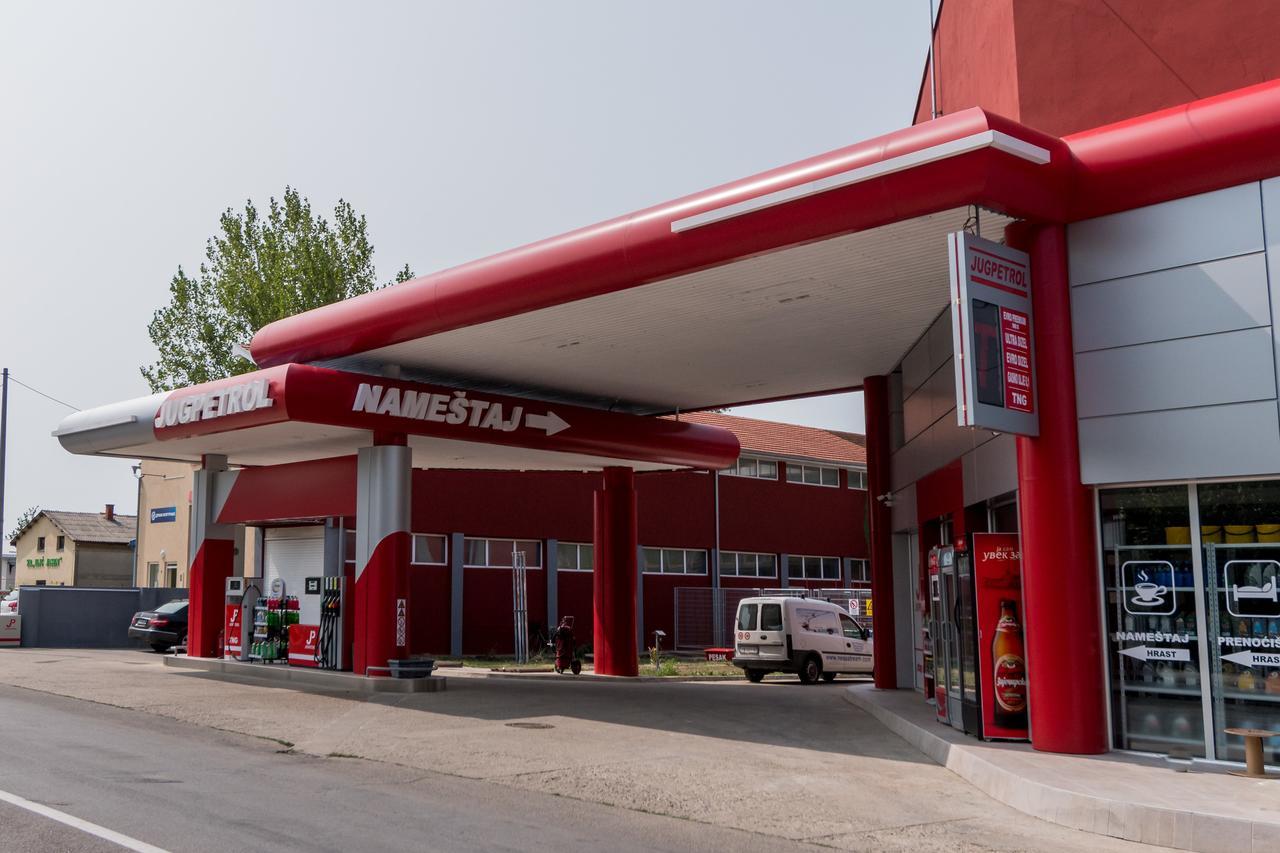 Hostel Prenociste Hrast Paraćin Exteriér fotografie