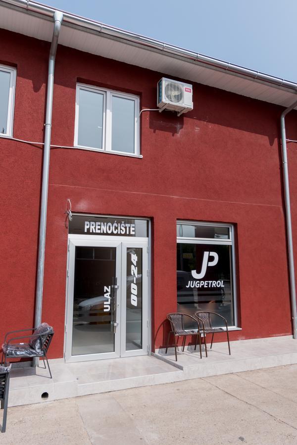Hostel Prenociste Hrast Paraćin Exteriér fotografie